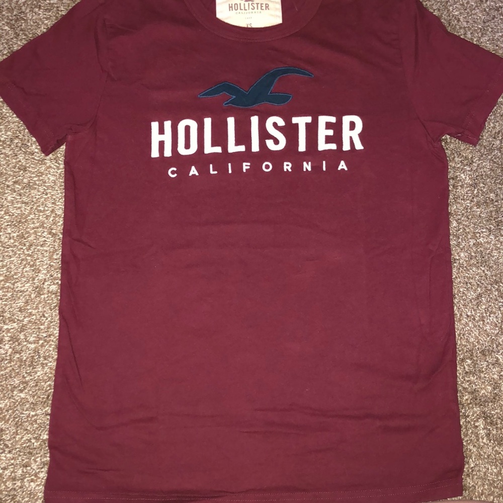 Maroon Hollister t-shirt